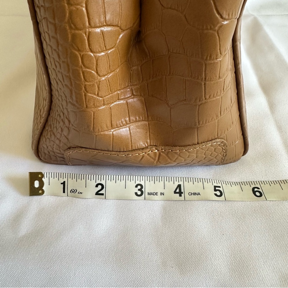 Italian Made Crocodile Embossed Genuine Leather Handbag Gold Hardware Turnlock - Picture 11 of 16